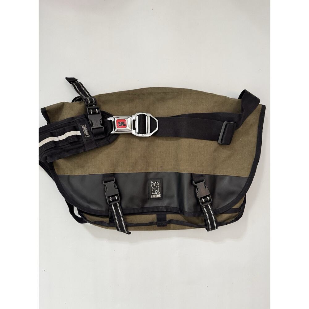 Chrome Industries Citizen Messenger Bag Seatbelt Buckle Crossbody